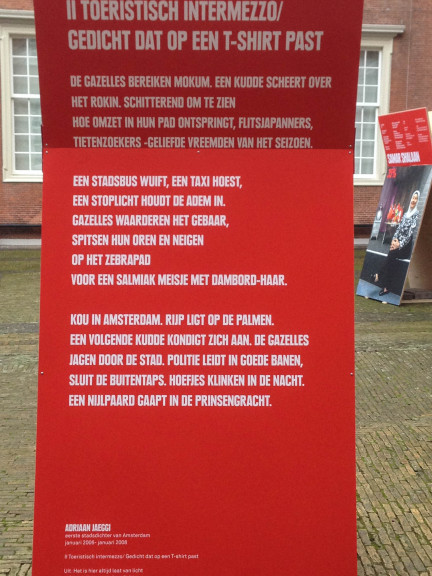 Toeristisch intermezzo, Gedicht dat op een T-shirt past, Adriaan Jaeggi, Amsterdam Museum, Amsterdam