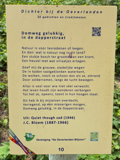 Domweg gelukkig, in de Dapperstraat, gedicht van J.C. Bloem, gevonden in park De Oeverlanden in Amsterdam