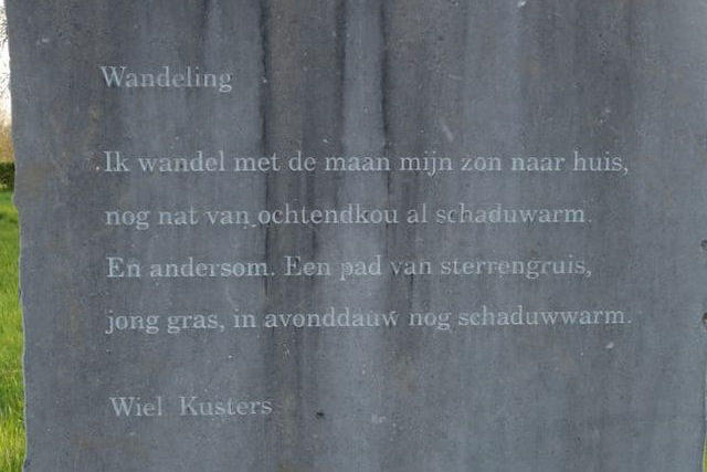 Wandeling, gedicht van Wiel Kusters, gevonden in het Jekerpark in Maastricht