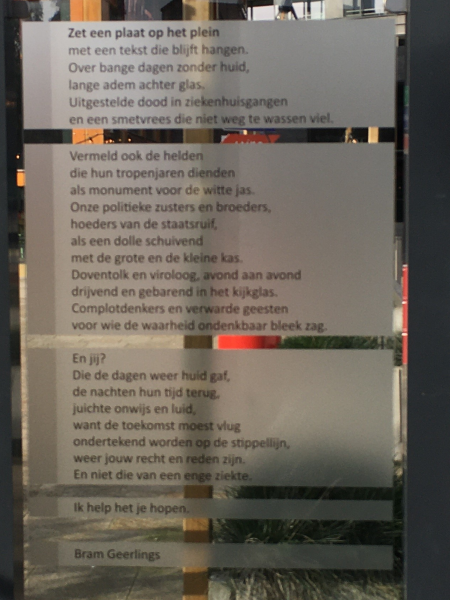 Zet een plaat op het plein, gedicht van Bram Geerlings, gevonden op het Willem Wilminkplein in Enschede