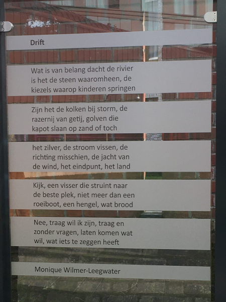 Drift, gedicht van Monique Wilmer-Leegwater, gevonden op het Willem Wilminkplein in Enschede