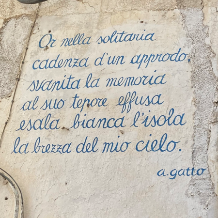 Isola, gedicht van Alfonso Gatto, gevonden in Salerno