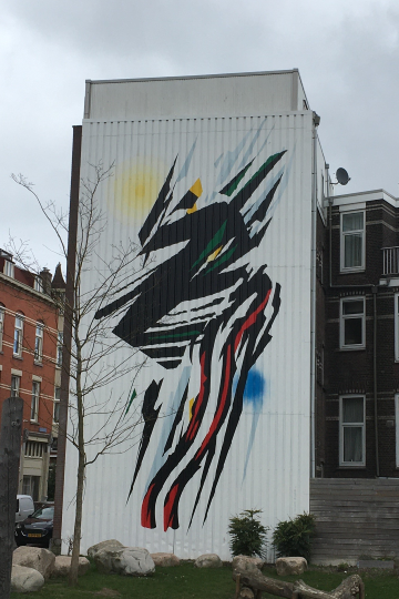 Stroke 3037, muurschildering van Luuk Bode in de Koningsveldestraat in Rotterdam