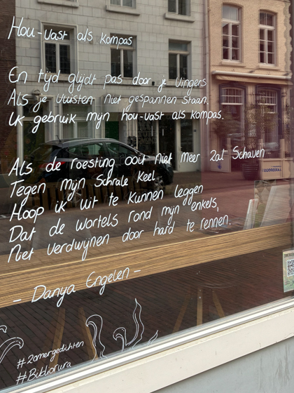 Hou-vast als kompas, zomergedicht van Danya Engelen, gevonden in Roermond