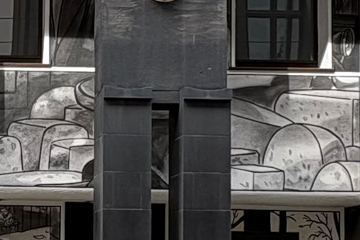 Kaas van Willem Elsschot, in een bewerking van Dick Matena en uitgevoerd als stripmuur in Antwerpen